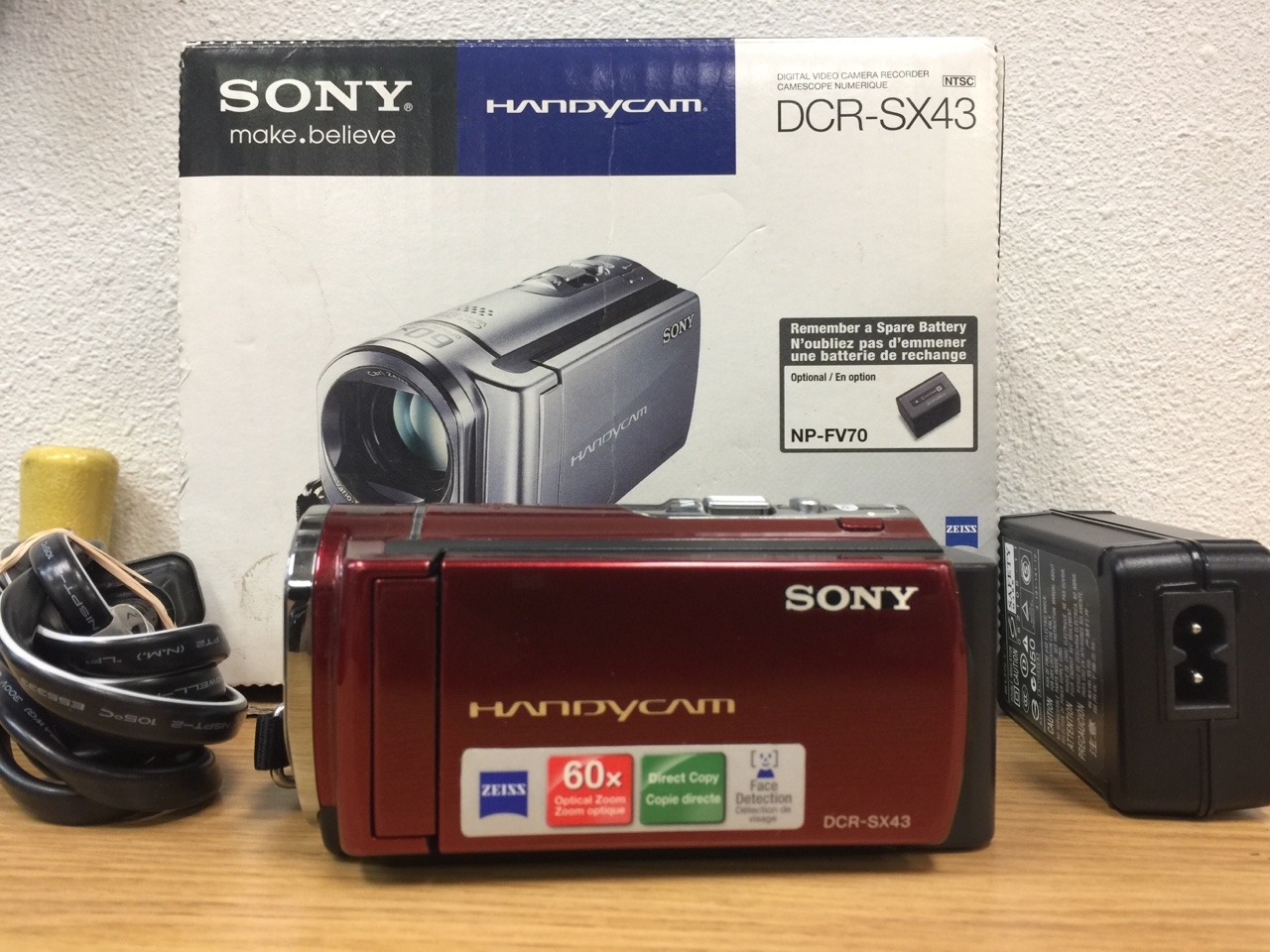 Cameras — securedjl: Sony Handycam DCR-SX43 with charger...