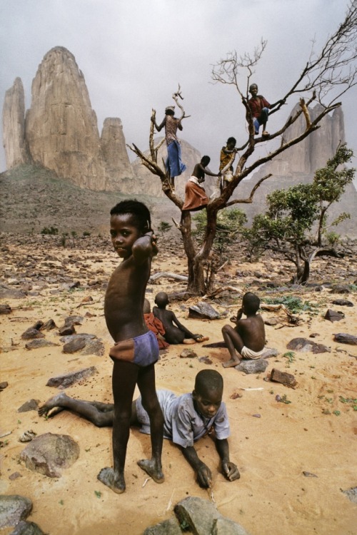 seethroughhue:seethroughhue:Steve McCurry MALI.“Portraits of...