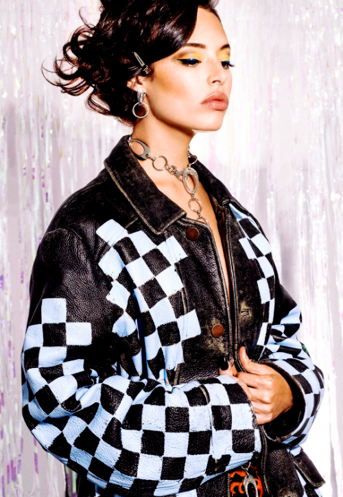 dinah-lance:Chloe Bridges photographed by Alexandra Arnold for...