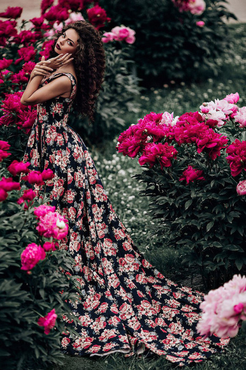 inkxlenses:Beauty in a garden of thorns | © Yulia Vasilyeva