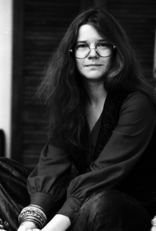 cobblestonestreet:Janis at the Chelsea Hotel, 1969.