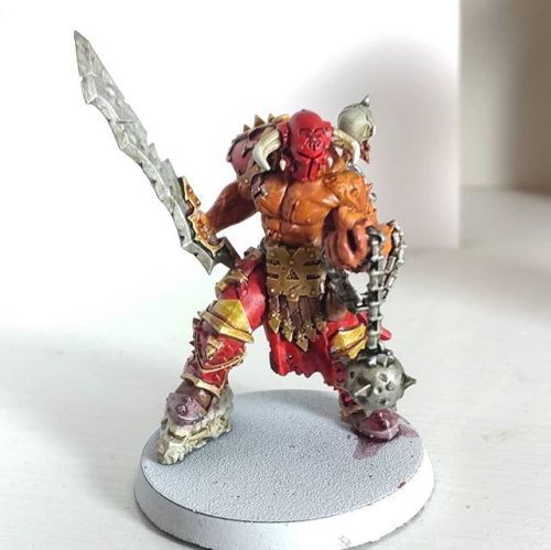 Through some colours on one of my new #Khorne #BloodBowl minis,...