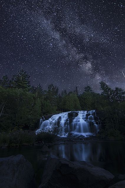 renamonkalou:The Bond Falls under the Milky Way | Jiqing Fan