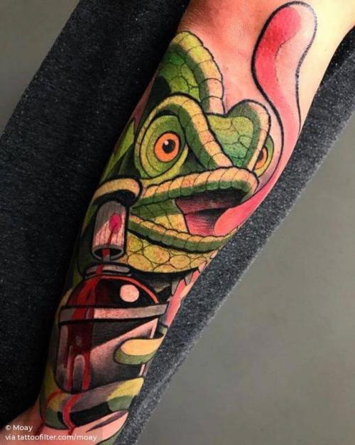 By Moay, done at 48920 Tattoo Shop, Portugalete.... reptile;moay;big;animal;facebook;forearm;twitter;chameleon;new school