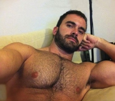 Put this picture next to “real man” in the dictionary! Woof!