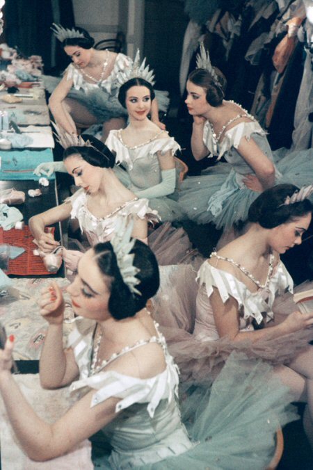 vintagechampagnefever:Ballet dancers perfecting their look...