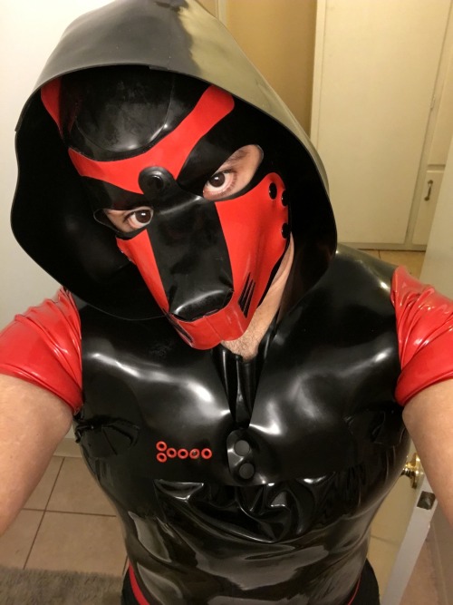 rubbrphoenixx:I really become other on a puppy mask. Woof 