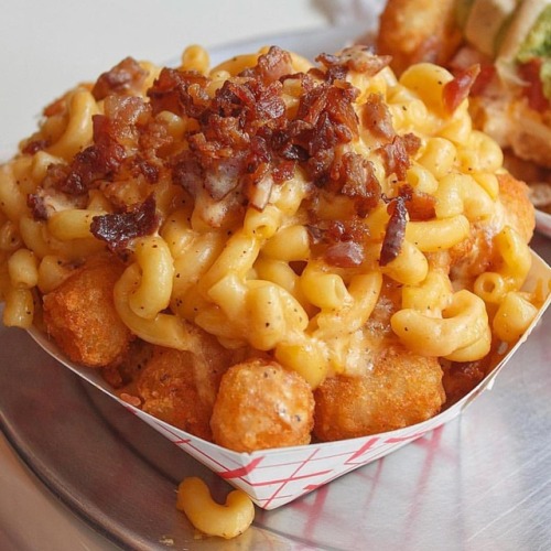 daily-deliciousness:Bacon mac and cheese loaded tater tots