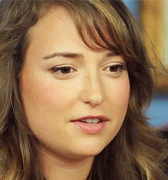 Milana Vayntrub gif hunt