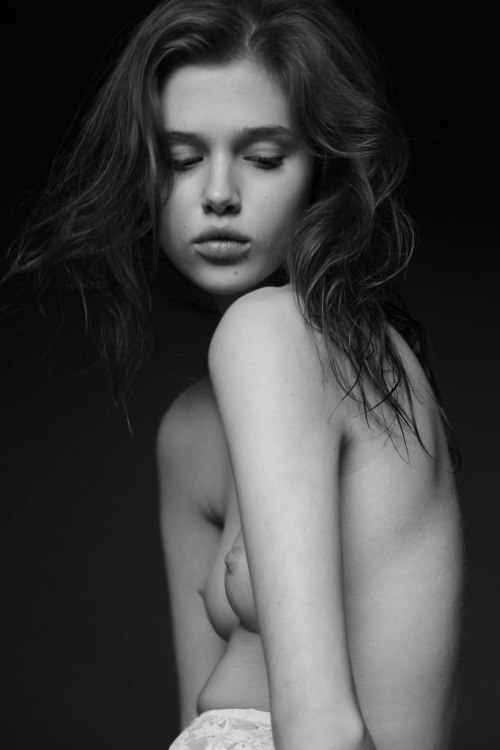 famous-nsfw-tub:Anais Pouliot