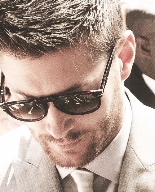 lovehatecupcake:Needed some Professor Ackles today.