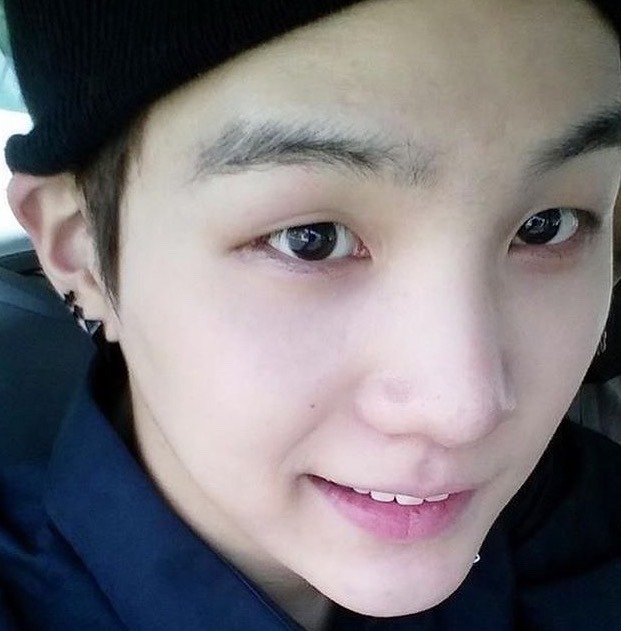 Bare-faced Yoongi is such a look.