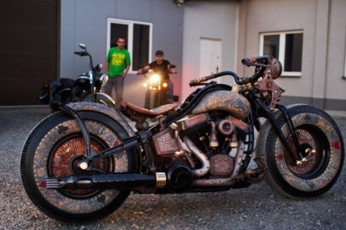 uggly:The world’s first tattooed motorcycle by Polish tattoo...