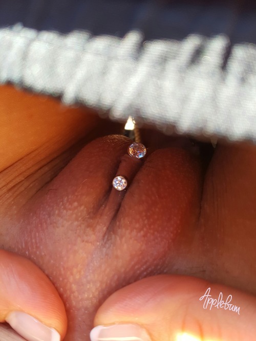 applebum-weaponxx:Smooth, slick and ready to be licked…