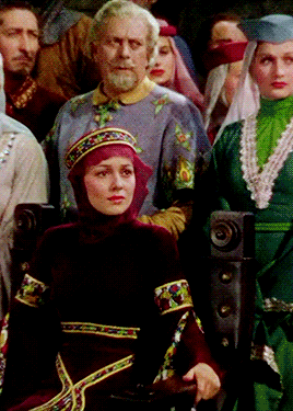 Olivia de Havilland’s costumes as Lady Marian... : a mess™