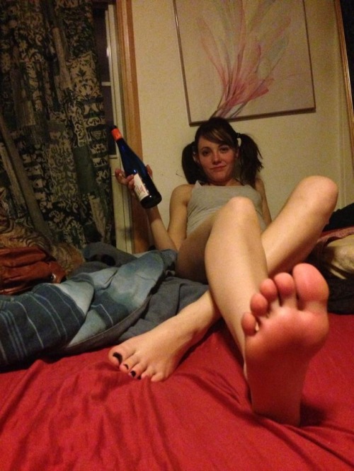 karathefootgoddess:if you like these pics be sure to scroll...