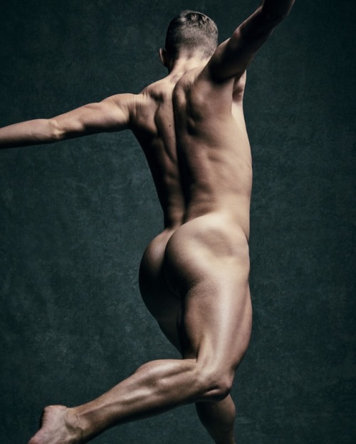 fanfarefolly:Adam Rippon and the body of a figure...