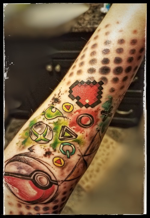 ev3e:Tattoo update! It’s done and I fucking love it! 