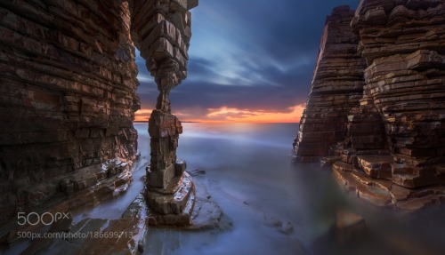 photography-col:The table legs of the setting sun © by...