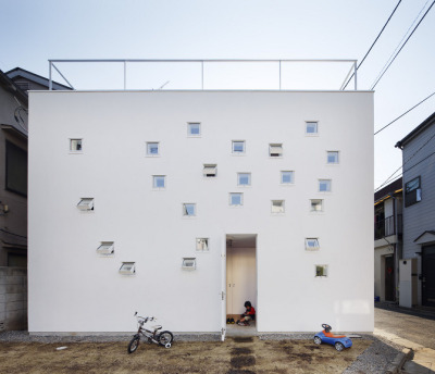 likeafieldmouse:<br /><br />Takeshi Hosaka - Room Room (2011)<br />The residents of Hosaka’s Room Room are a deaf couple and their two hearing-able children. The windows in its walls and ceilings serve as means of easy communication and visibility among the family. The children sometimes drop small toys attached to strings to gain their parents’ attention from the second floor down to the first and Mom and Dad can sign to each other from separate rooms.<br />