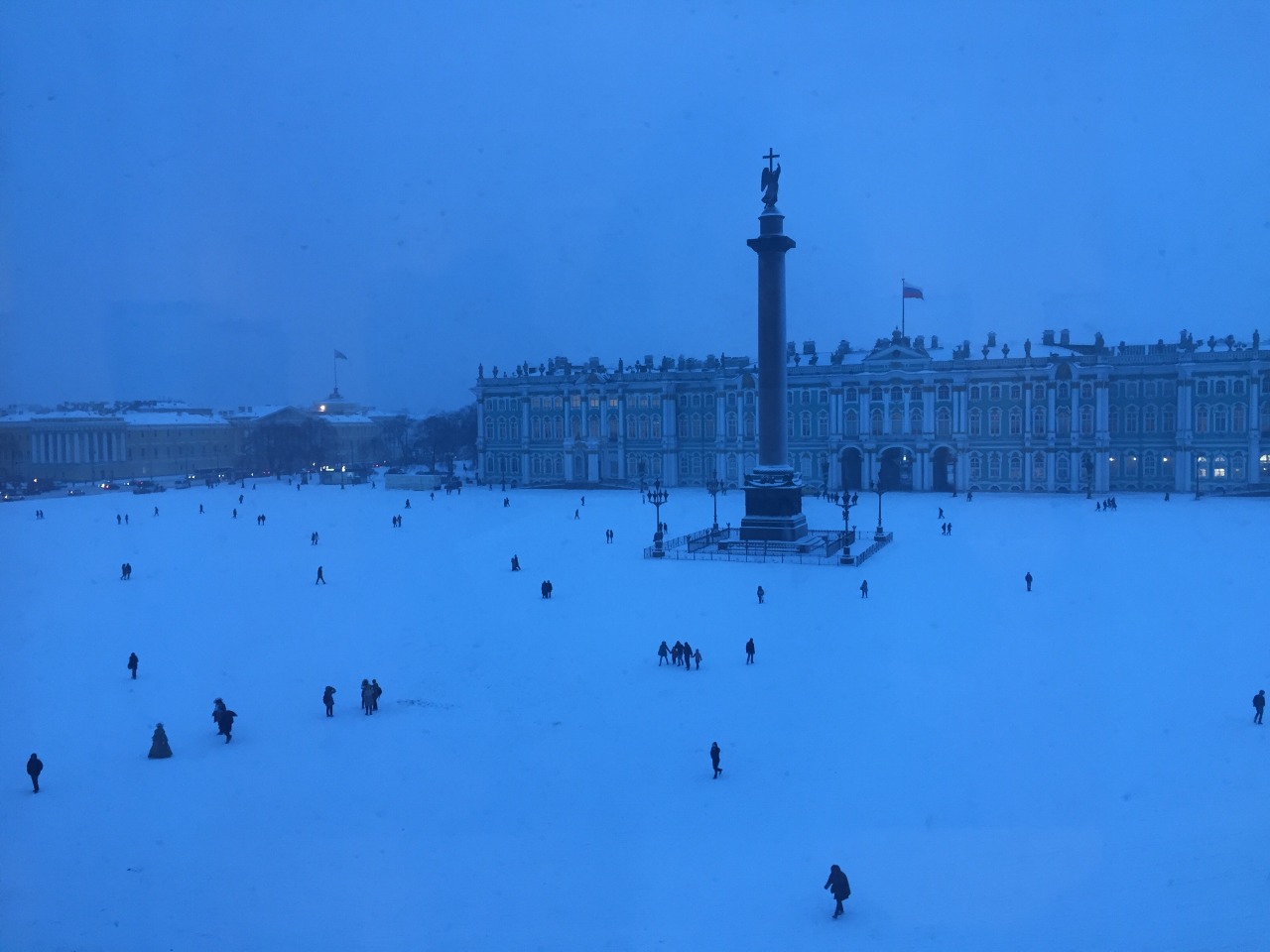 Дворцовая площадь горка. Дворцовая площадь в Санкт-Петербурге зимой 2021. Дворцовая площадь Питер зима. Дворцовая площадь Питер зима сверху. Дворцовая площадь в Санкт-Петербурге зимой 2020.