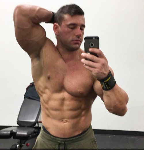 sirjocktrainer:Flexing and showing off like a good Jock.