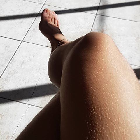 pies-femeninos:          View this post on Instagram            A post shared by Pezinhos da Alê (@alezinhafeet) on Apr 21, 2019 at 6:26pm PDT 