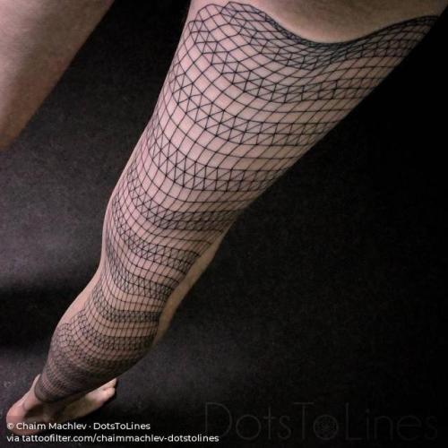 By Chaim Machlev · DotsToLines, done at DotsToLines, Berlin.... leg;chaimmachlev dotstolines;line art;big;facebook;twitter;geometric