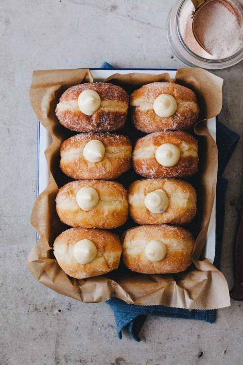 sweetoothgirl:DOUGHNUTS WITH RICH VANILLA CREAM