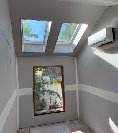 We are loving all this natural light at our #Lilyfield renovation thanks to @velux and @glassbythekid 🌞
•
•
•
•
#renovation #customdesign #dreamhome #innerwest @jekovertonn #building @veluxaustralia @velux #natural #naturallight #skylight #interiordesign #architecture #australianarchitecture #daytime #glassroof @mistermembranewaterproofing #gyprock #plastering #drywall