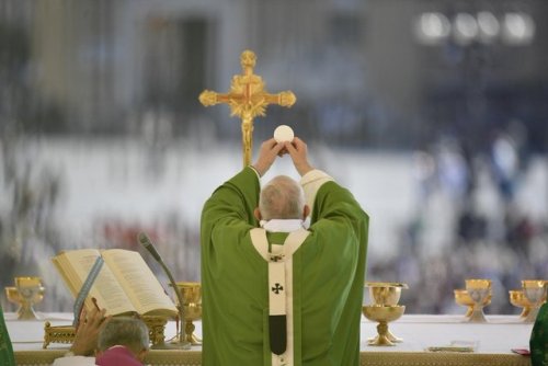 3rd October >> (@VaticanNews) #PopeFrancis celebrates the...