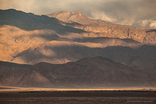 Morning in Mesquite Flat  // Death Valley National Park,...