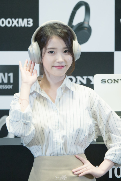 iumushimushi:180920 IU at Sony Headphone WH-1000XM3 Product...