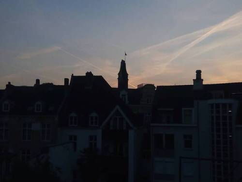 break enjoythemomentforyourown fashionclash cold outside urban lateevening spring forzafashionhouse planning colored dark skyline rooftop maastrichtview chill sky city romance meeting project beautiful