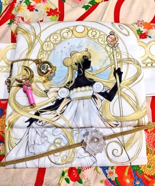 tanuki-kimono:Hand painted Sailor Moon obi by @kimono_ruu (and...