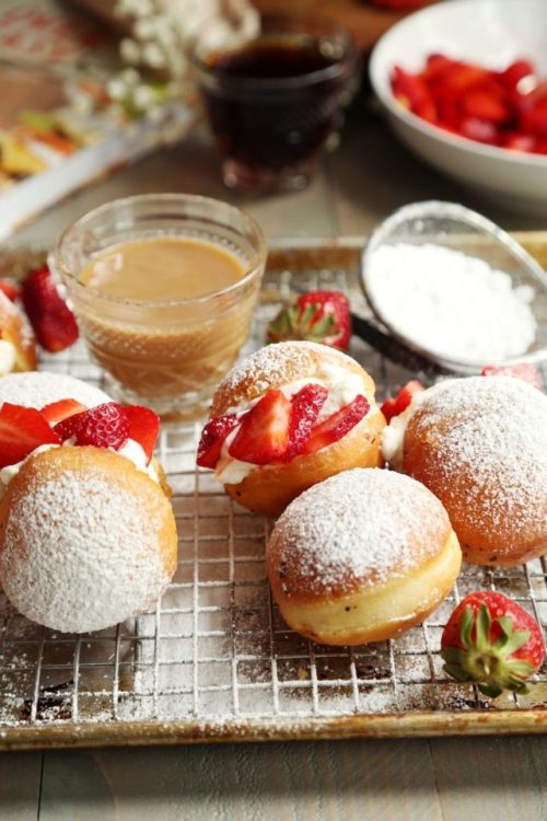 sweetoothgirl:Strawberries and Cream Doughnuts