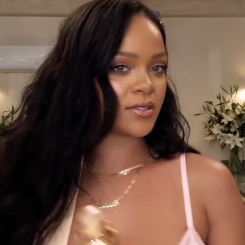 coutureicons:rihanna’s makeup tutorial for vogue