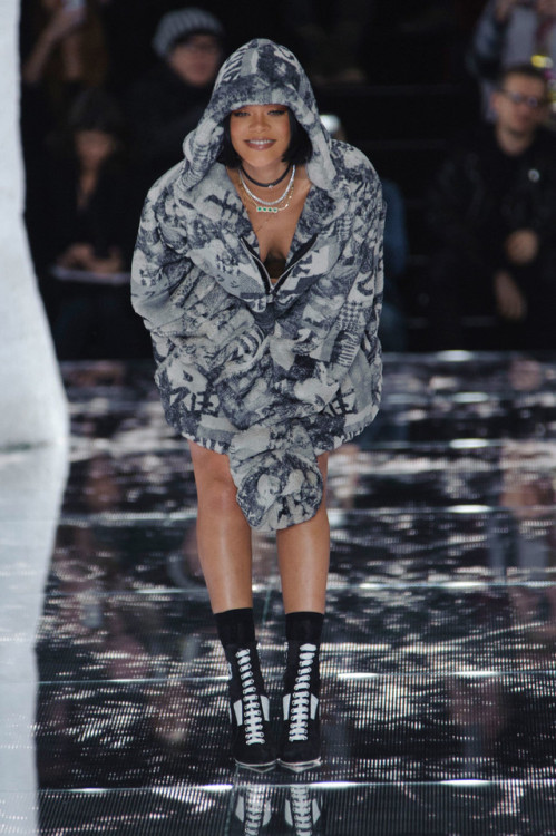 louisvuitttonn:Rihanna closing Fenty x Puma RTW Fall ‘16