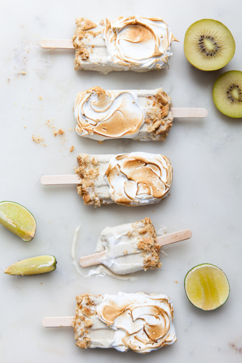 sweetoothgirl:Kiwi Lime Pie Popsicles