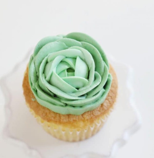 foodffs:How to Make Succulent CupcakesFollow for recipesGet...