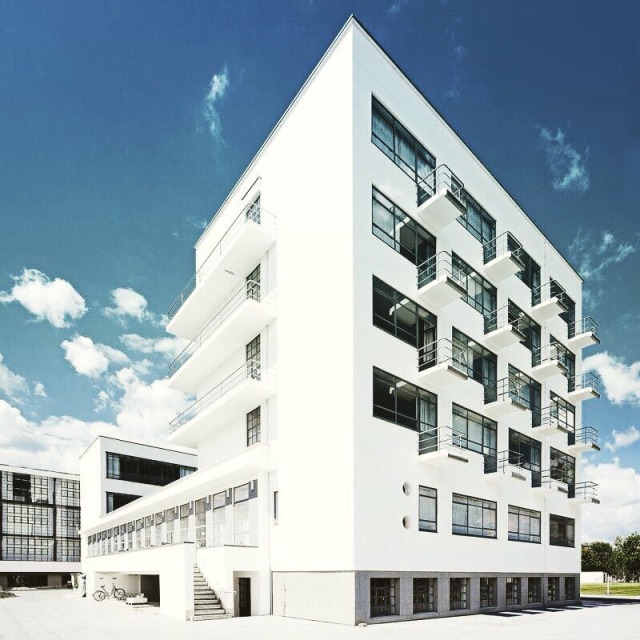 Bauhaus Movement Magazine - Bauhaus Student Building , Dessau, Germany ...