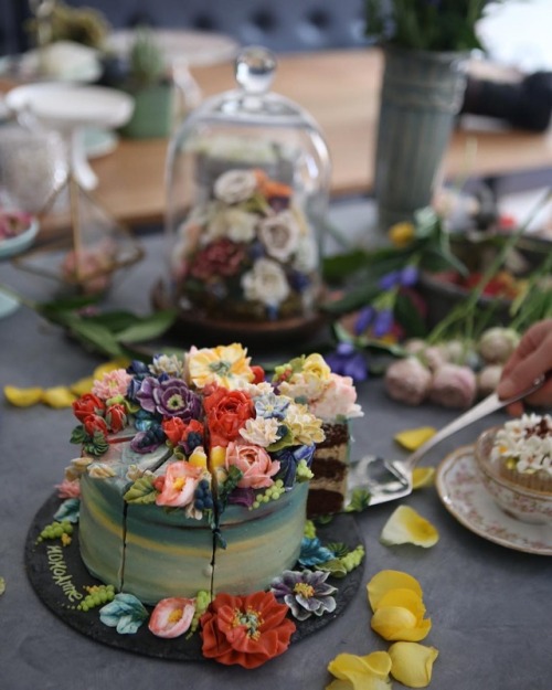 sosuperawesome:Floral Cake Art by Soo Cake on InstagramFollow...