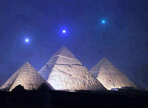 pyramids Giza Mercury Venus Saturn planets alignment sky night rare astronomy astrological rarity nature history events architecture landmark travel Egypt