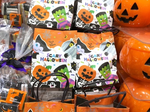 matryokeshi:Halloween sweets in Tokyo store, Japan