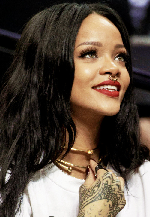 Trending Jewelry Style: Collar Necklace. Rihanna...