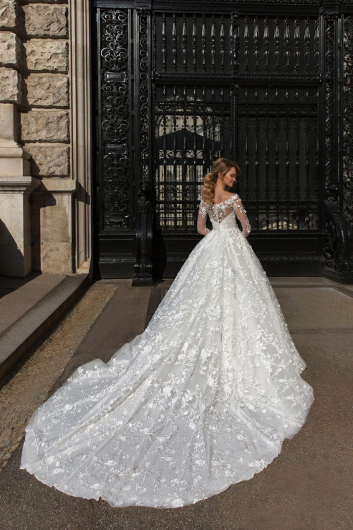  Wedding  dress  obsession