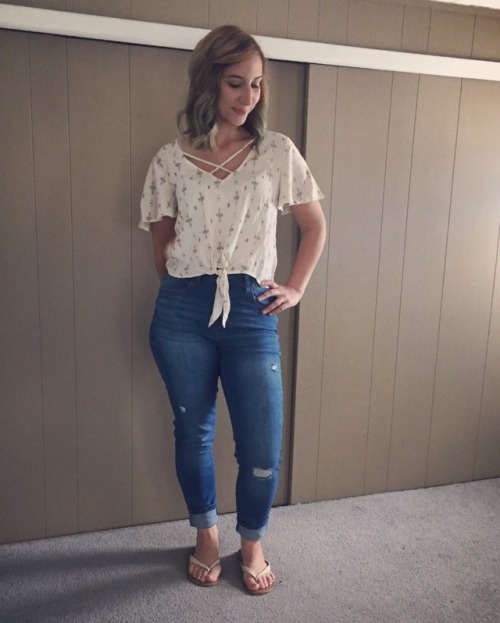 High waisted ripped mom jeans  Tumblr