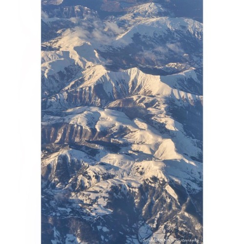 « Plus la montagne est haute, Plus la vallée est profonde. »...