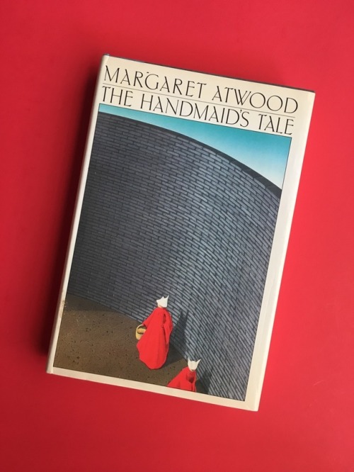 macrolit:The Handmaid’s Tale, Margaret AtwoodU.S. First...