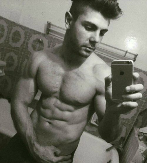 ivvanysl:ultragayboyslove:Koliko dobro kara Branko je Cool...